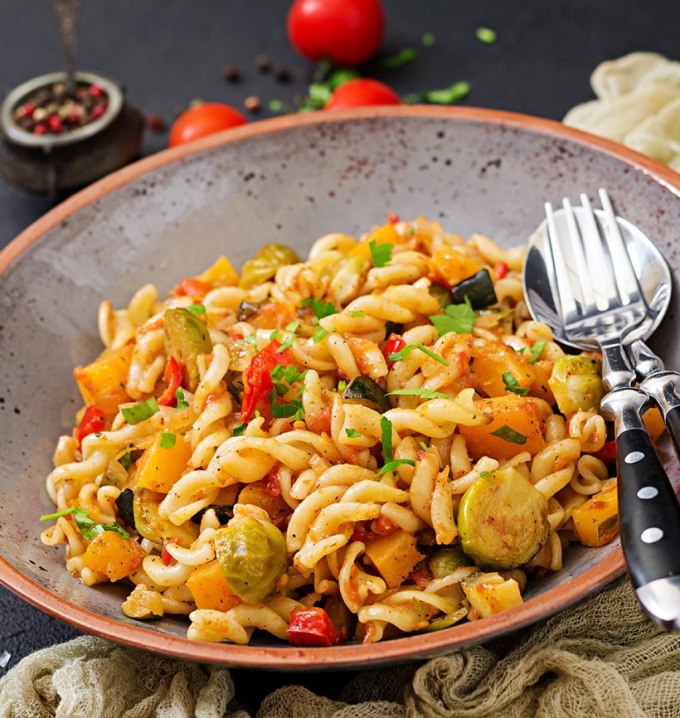 vegan-fusilli-vegetable-paste-with-pumpkin-PX2FXCJ-1024x1081